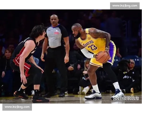 湖人队力克热火夺得总决赛首胜 詹姆斯与戴维斯联手主宰G1大战
